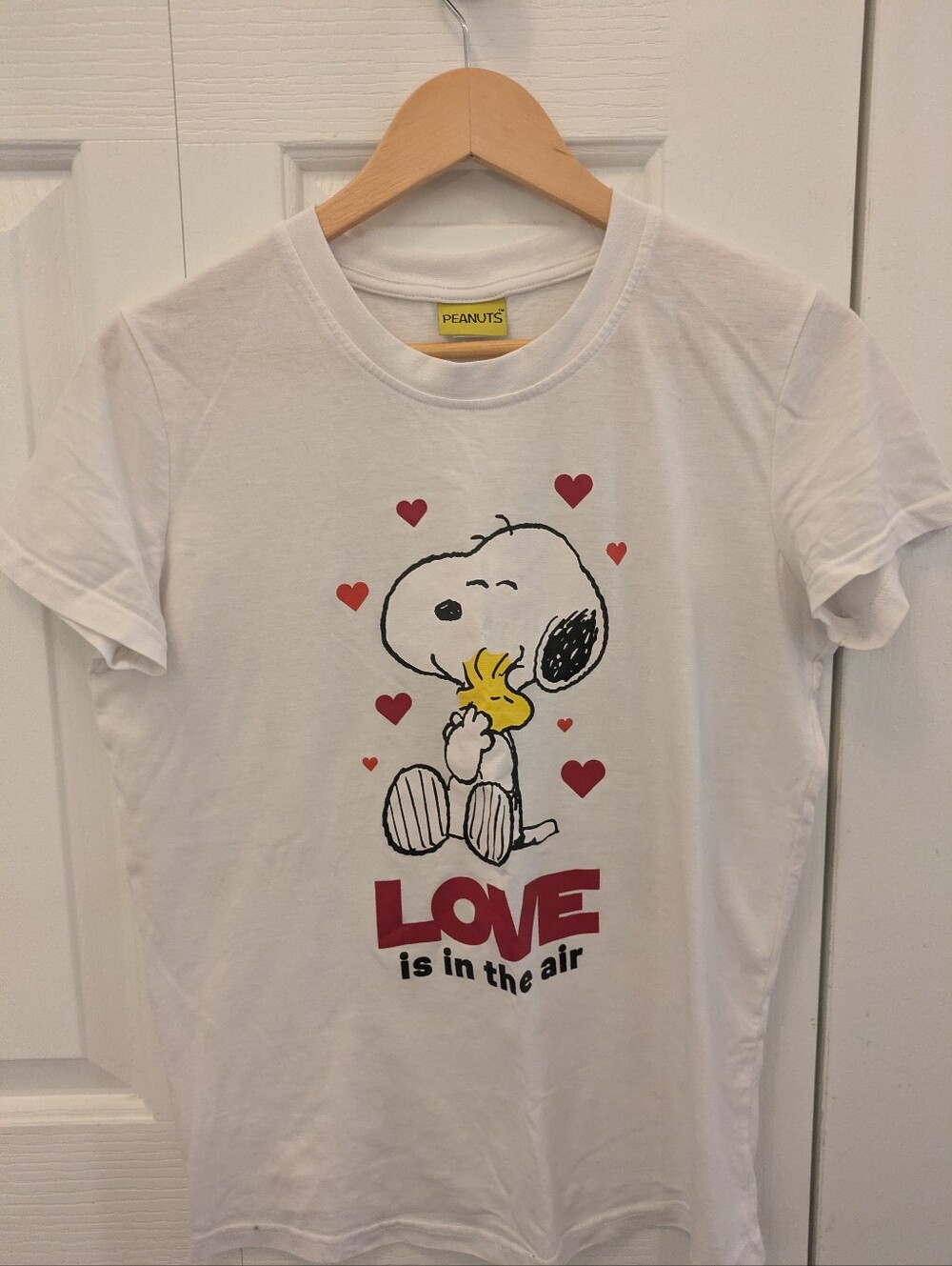 ✨3/25$ Peanuts White Tee with Snoopy & Red Hearts